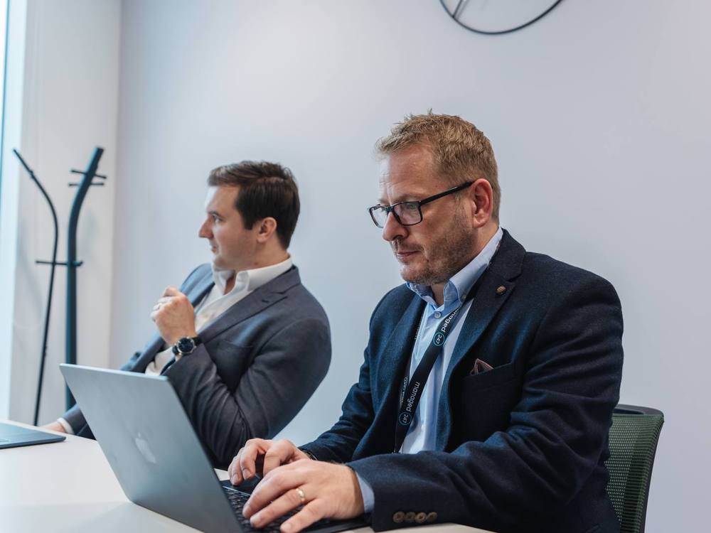 A Managed247 identity threat detection and response planning session in the office